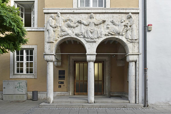 Bild vergrößern: Eingang Technisches Rathaus