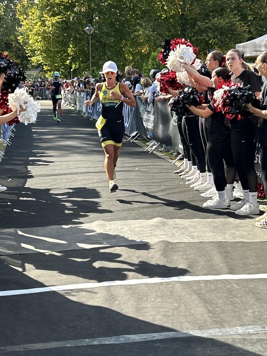 Triathlon - Sara Tognini im Zieleinlauf