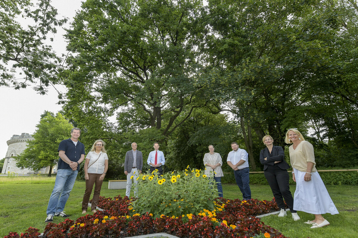 Sternenkinderbaum und Sternenblumenbeet im Klenzepark