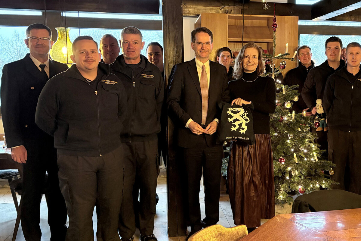 Weihnachtsbesuch des Oberb�rgermeisters bei der Feuerwehr