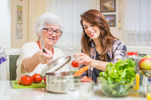 Bild vergrößern: GUSTO will die Ernährungskompetenz älterer Menschen fördern