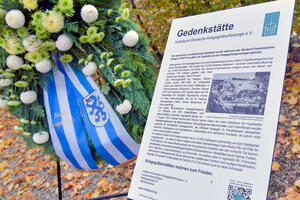 Bild vergrößern: Gedenktafel am Westfriedhof