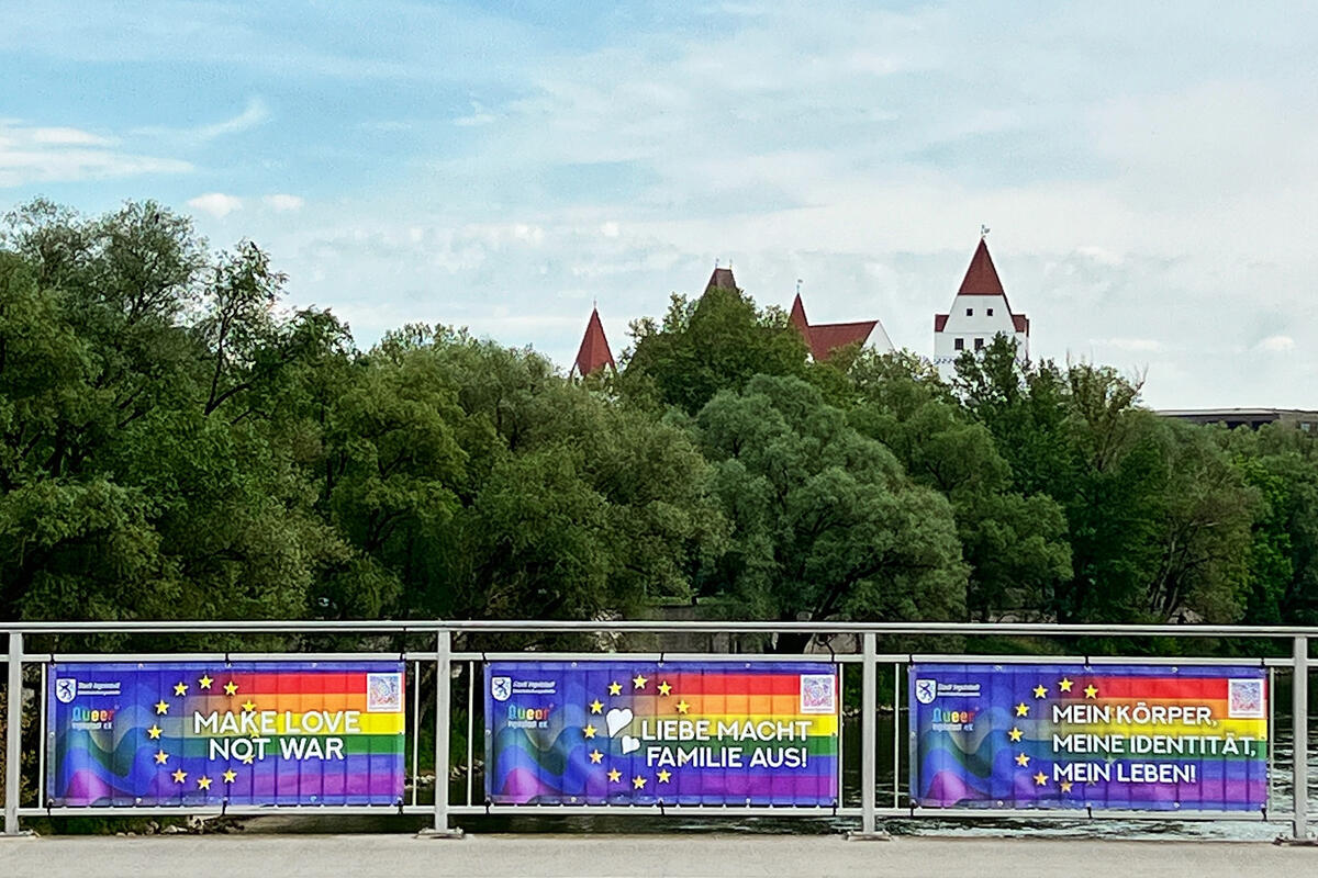 Queer - Banner Adenauer-Brücke