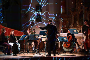 Bild vergrößern: Konzert mit Video-Installation im Kloster Schlehdorf