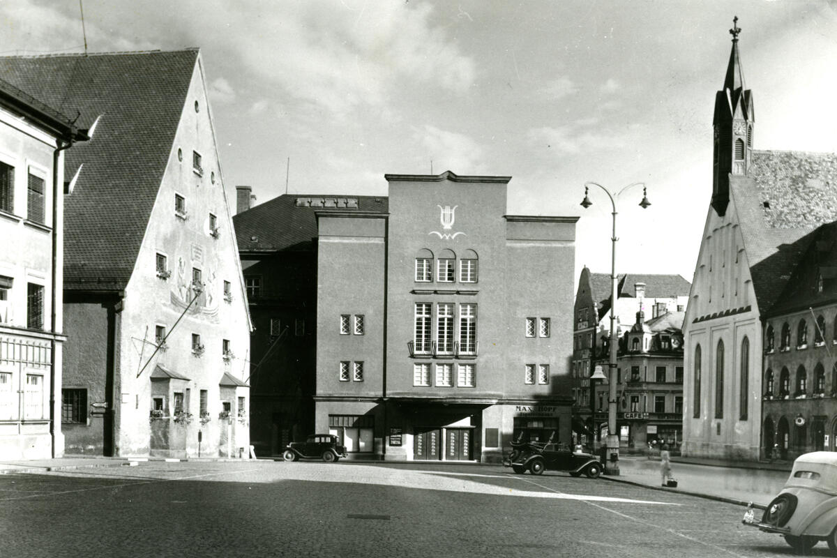 Theaterbau am Rathausplatz nach dem Umbau 1929