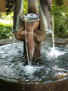 FOS-Brunnen. Foto: Kurt Scheuerer