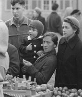 Wochenmarkt Ingolstadt 1955. Foto: Kurt Scheuerer