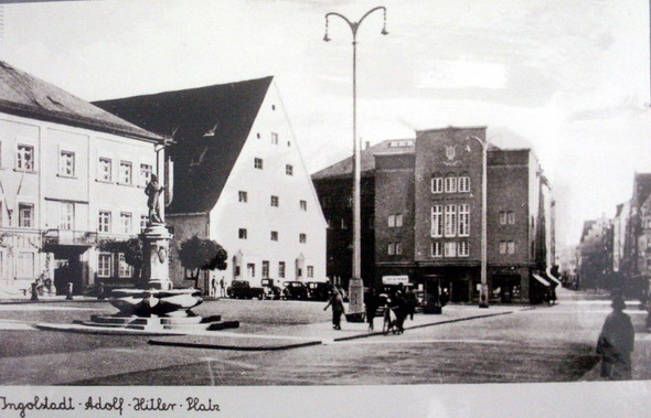 Rathausplatz. Foto: Kurt Scheuerer