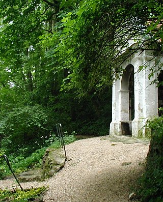 Allersdorf - Mariengrotte und Quelle. Foto: Kurt Scheuerer